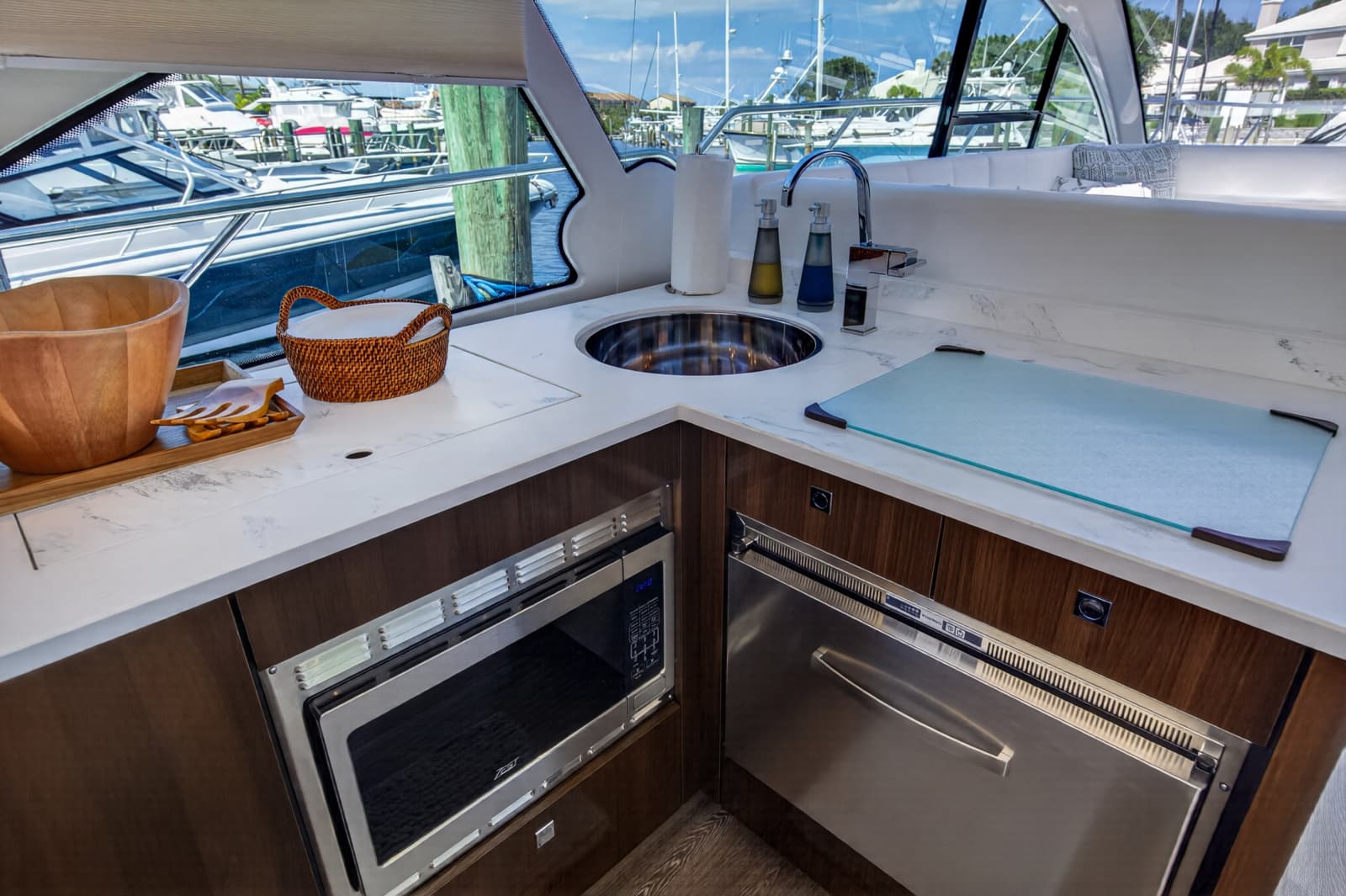 2023 Cruisers Yachts 50 CANTIUS
