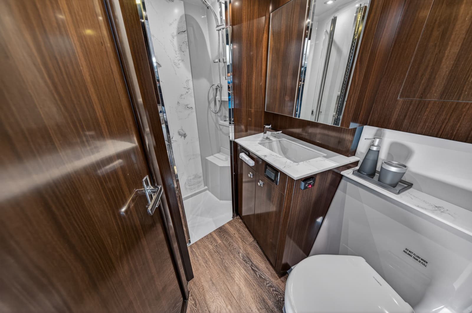 2023 Cruisers Yachts 50 CANTIUS