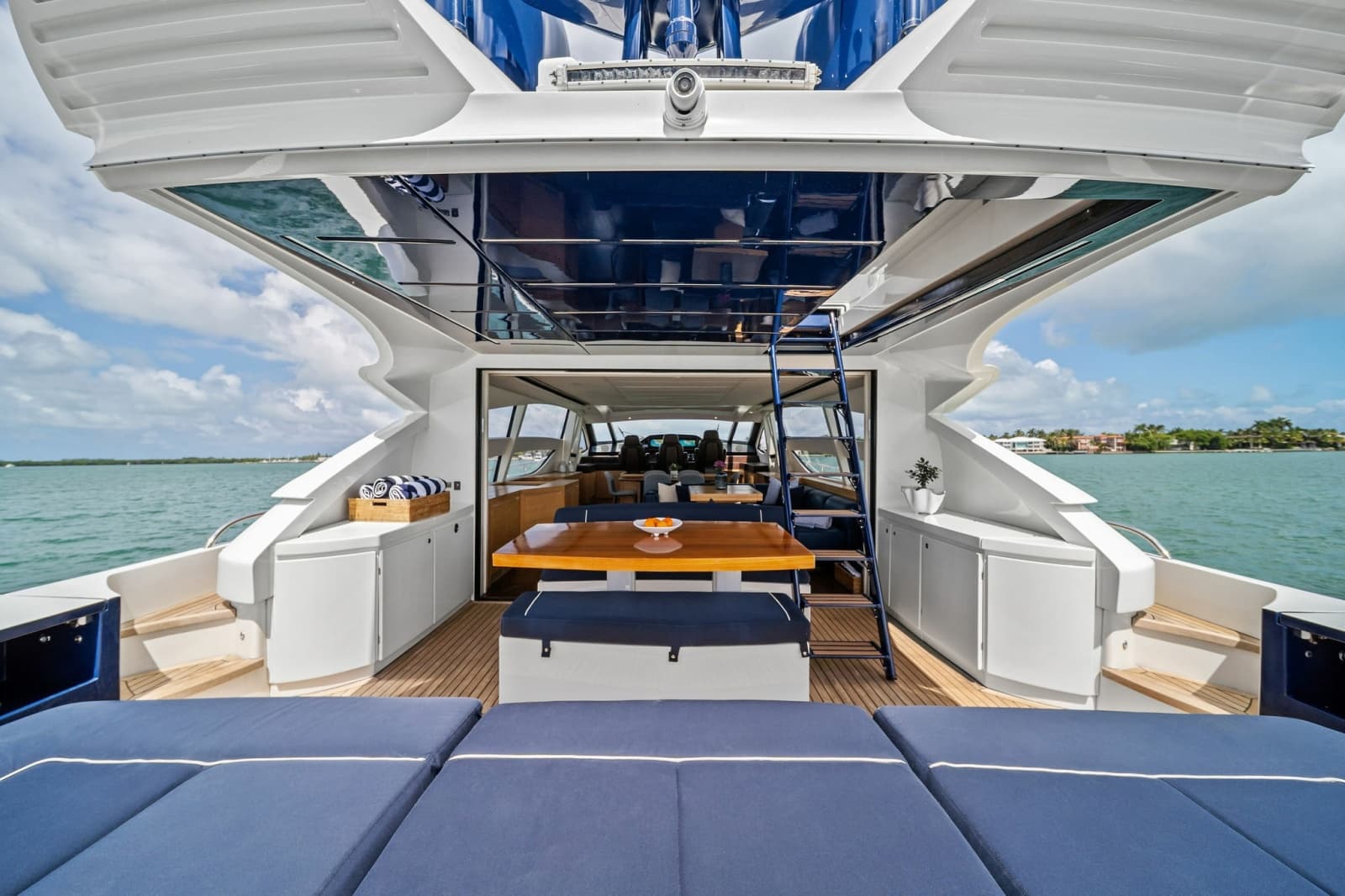 2013 Pershing 82
