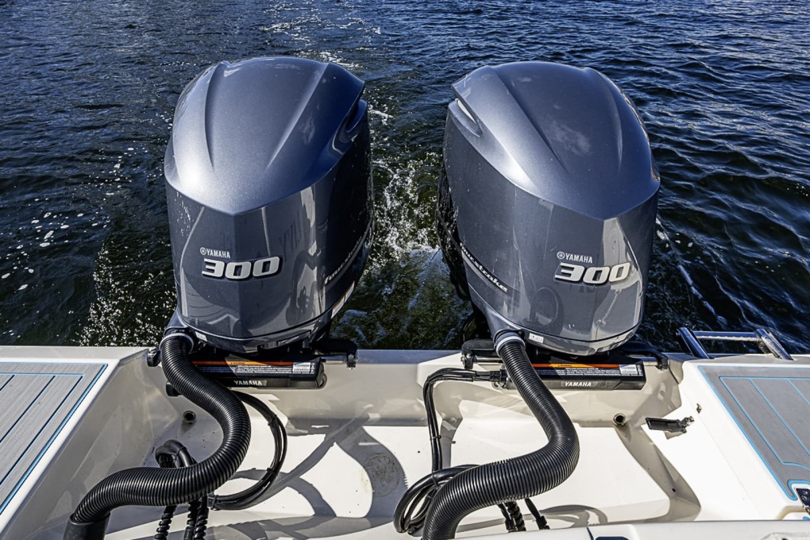2021 Cobia 320 CC