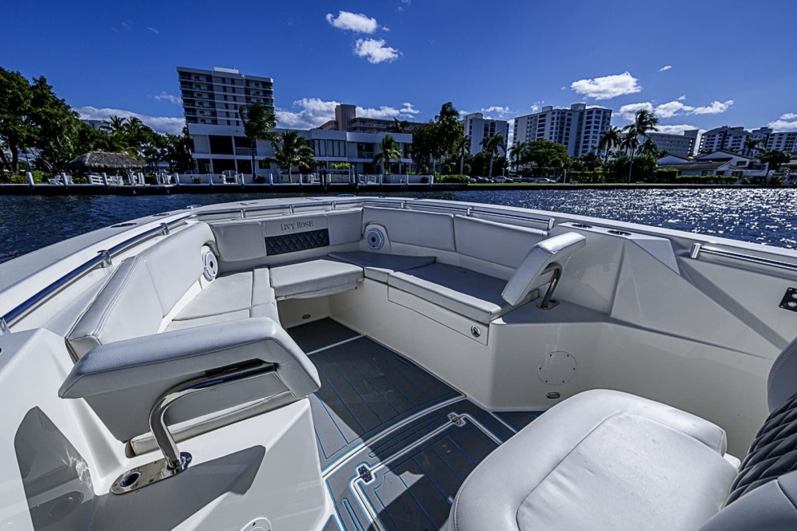 2021 Cobia 320 CC