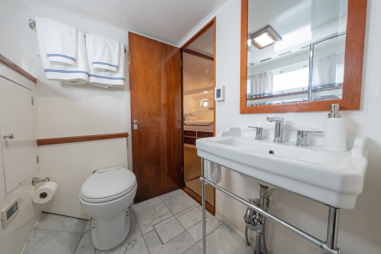 Ensuite Aft Guest Head/Day Head