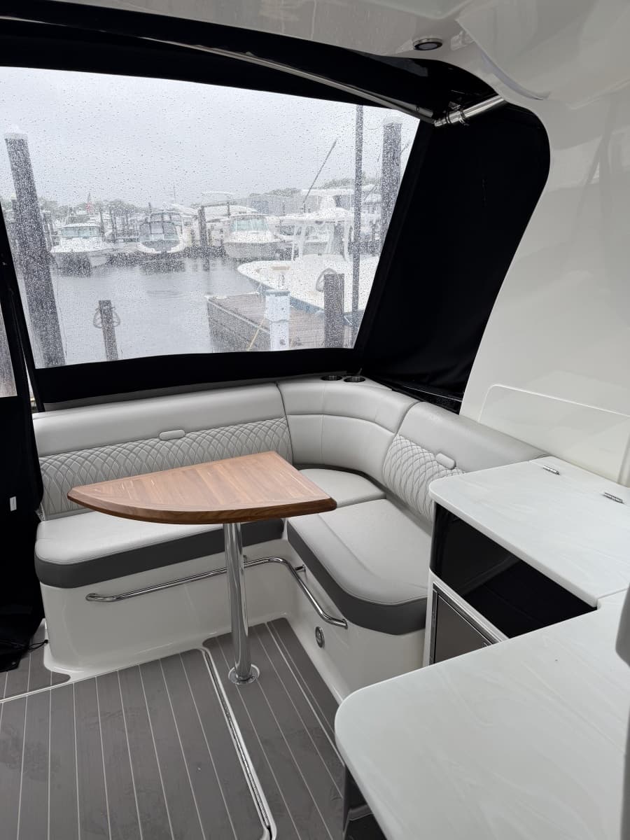 2022 Sea Ray 370 Sundancer