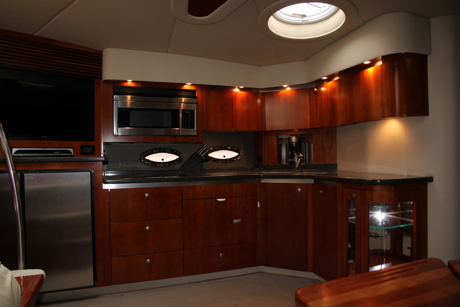 2007 Cruisers Yachts 520 EXPRESS