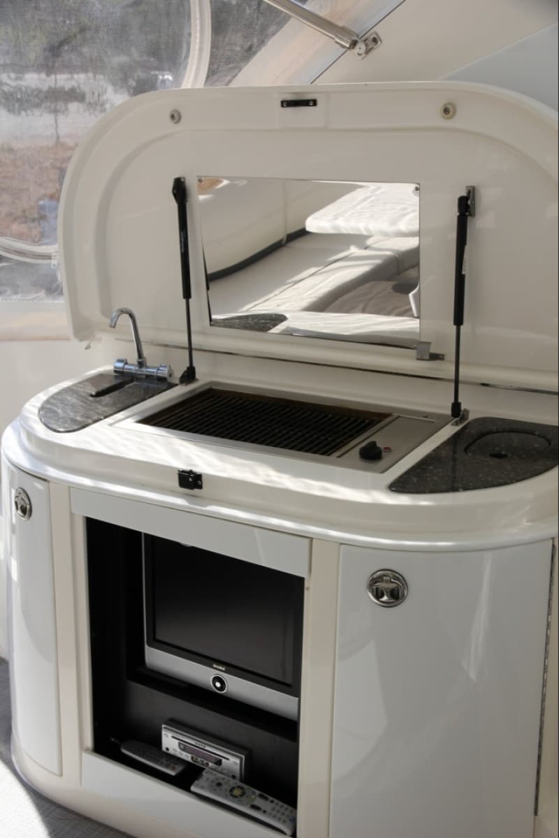 2007 Cruisers Yachts 520 EXPRESS