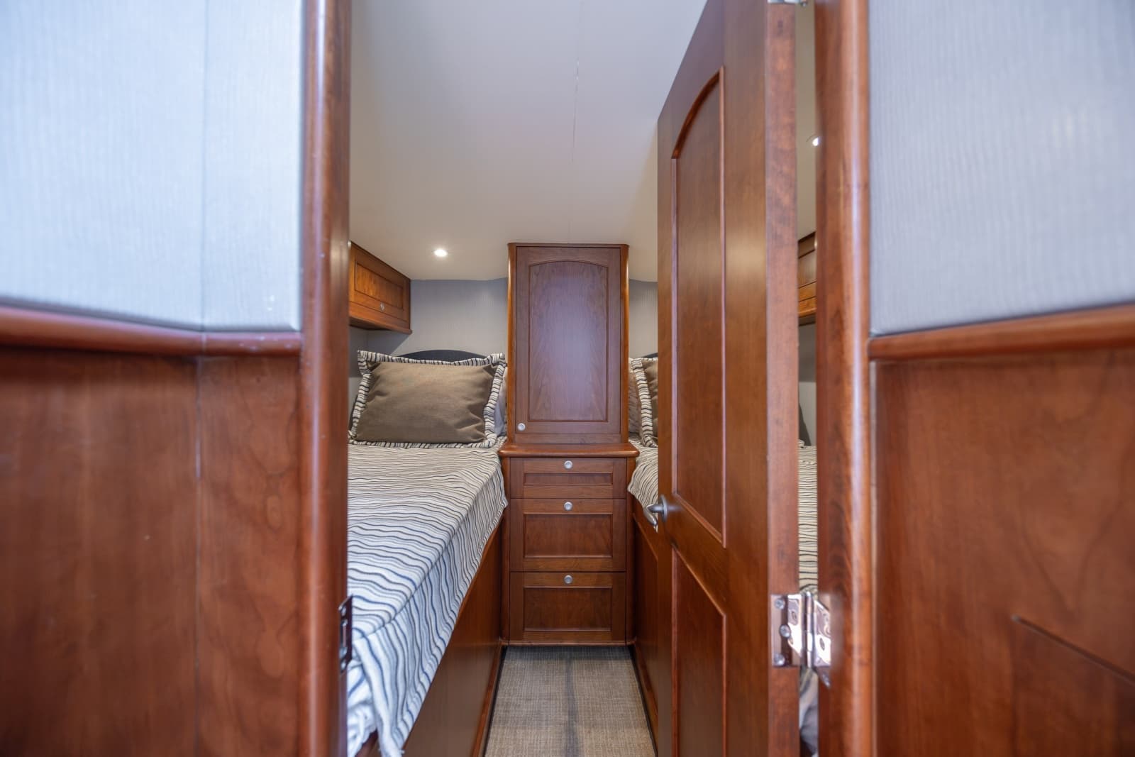 2015 Jarrett Bay Hardtop Express