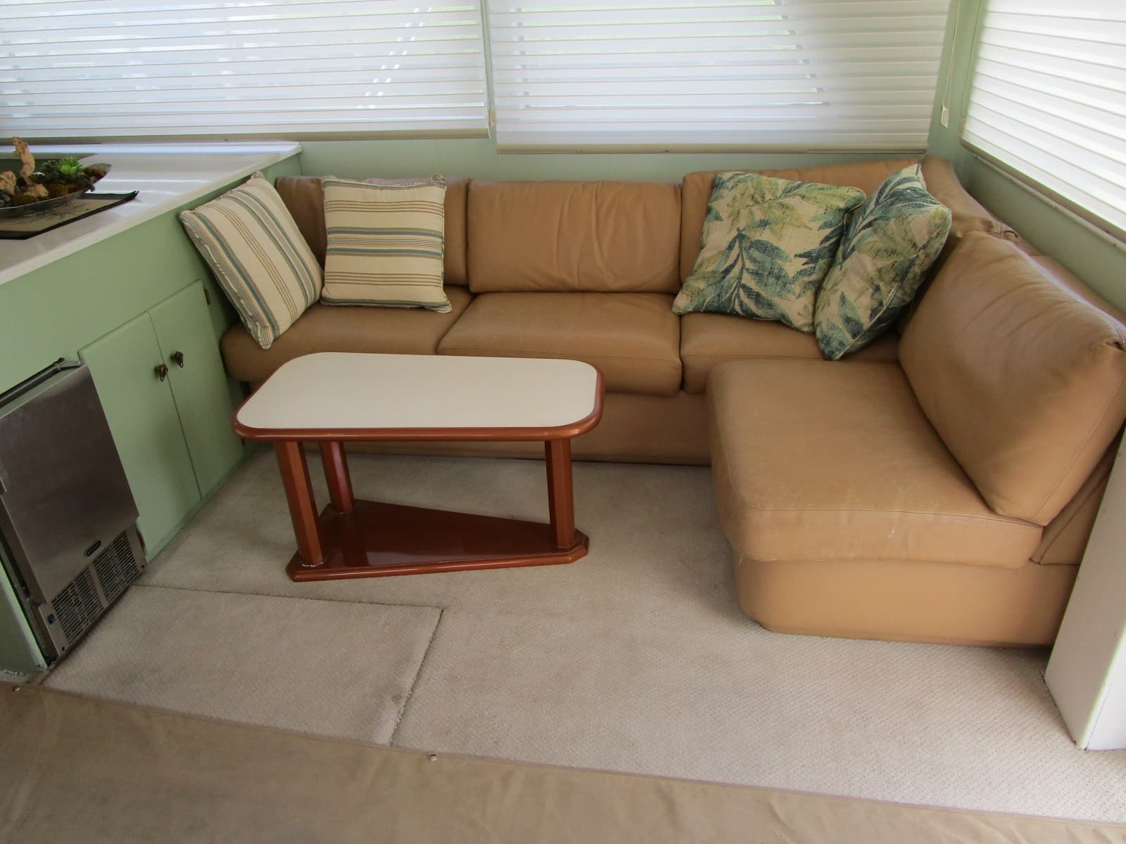 Salon Settee