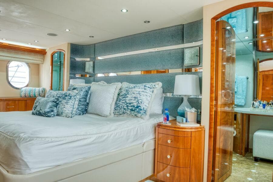 2007 Hatteras 80 Enclosed Bridge