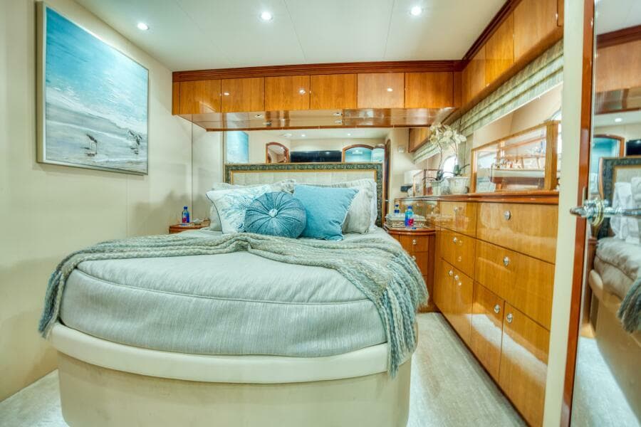 2007 Hatteras 80 Enclosed Bridge