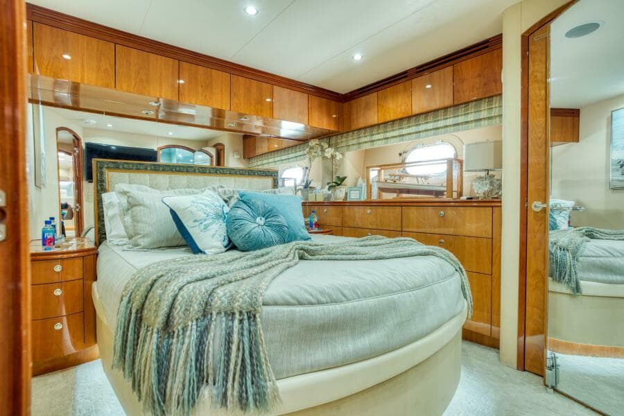 2007 Hatteras 80 Enclosed Bridge