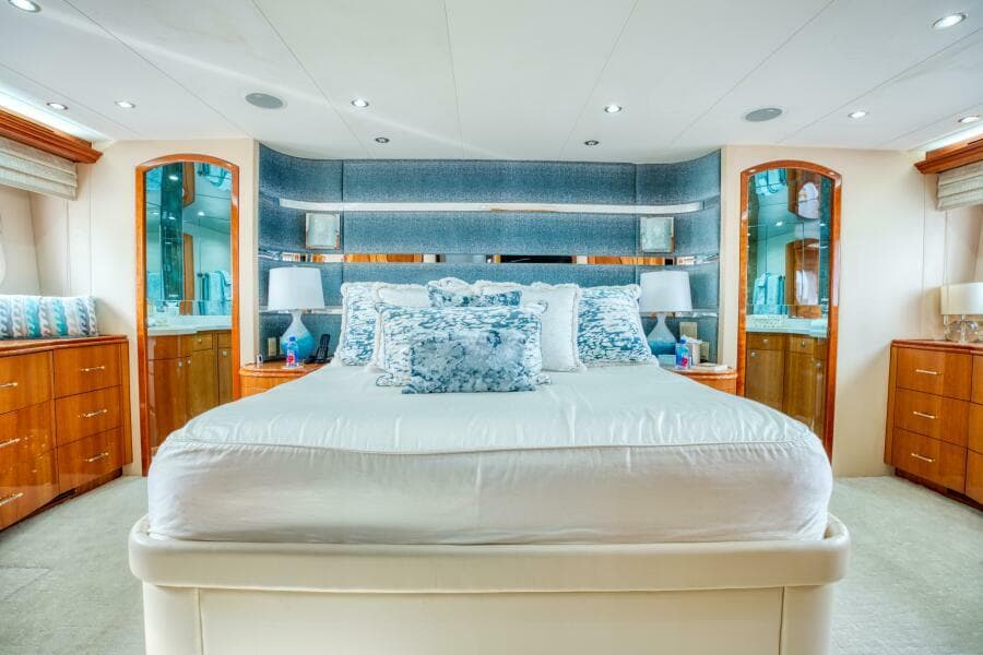 2007 Hatteras 80 Enclosed Bridge
