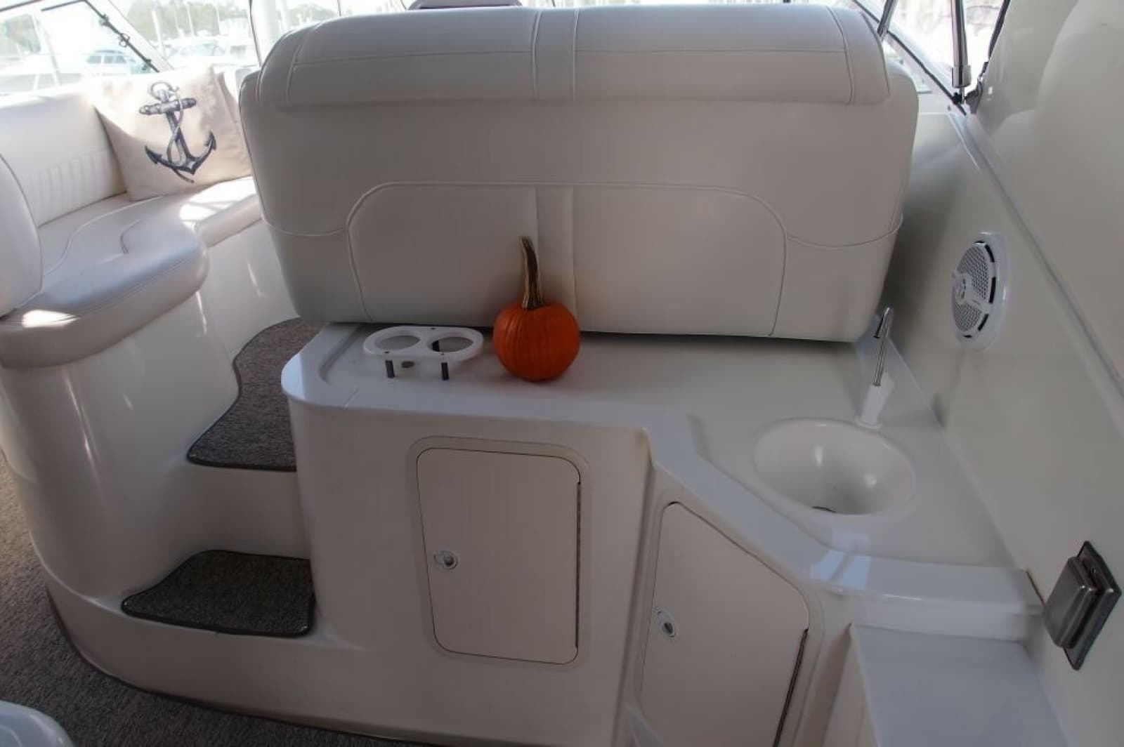 2002 Cruisers Yachts 3572