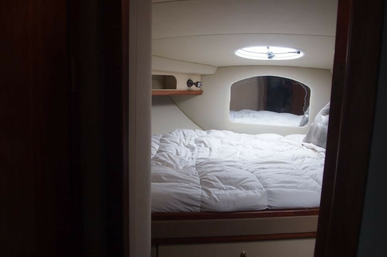 2002 Cruisers Yachts 3572