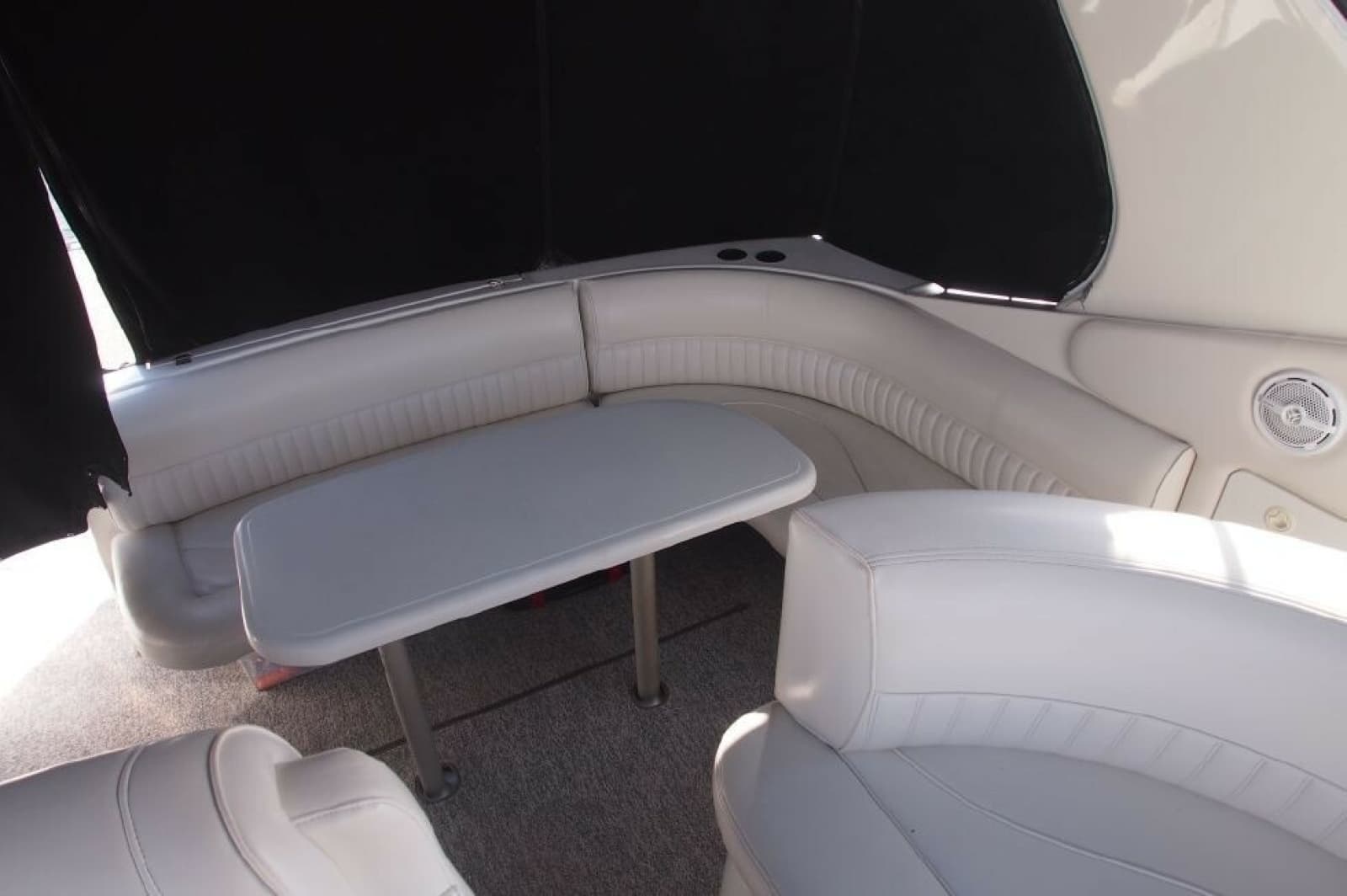 2002 Cruisers Yachts 3572