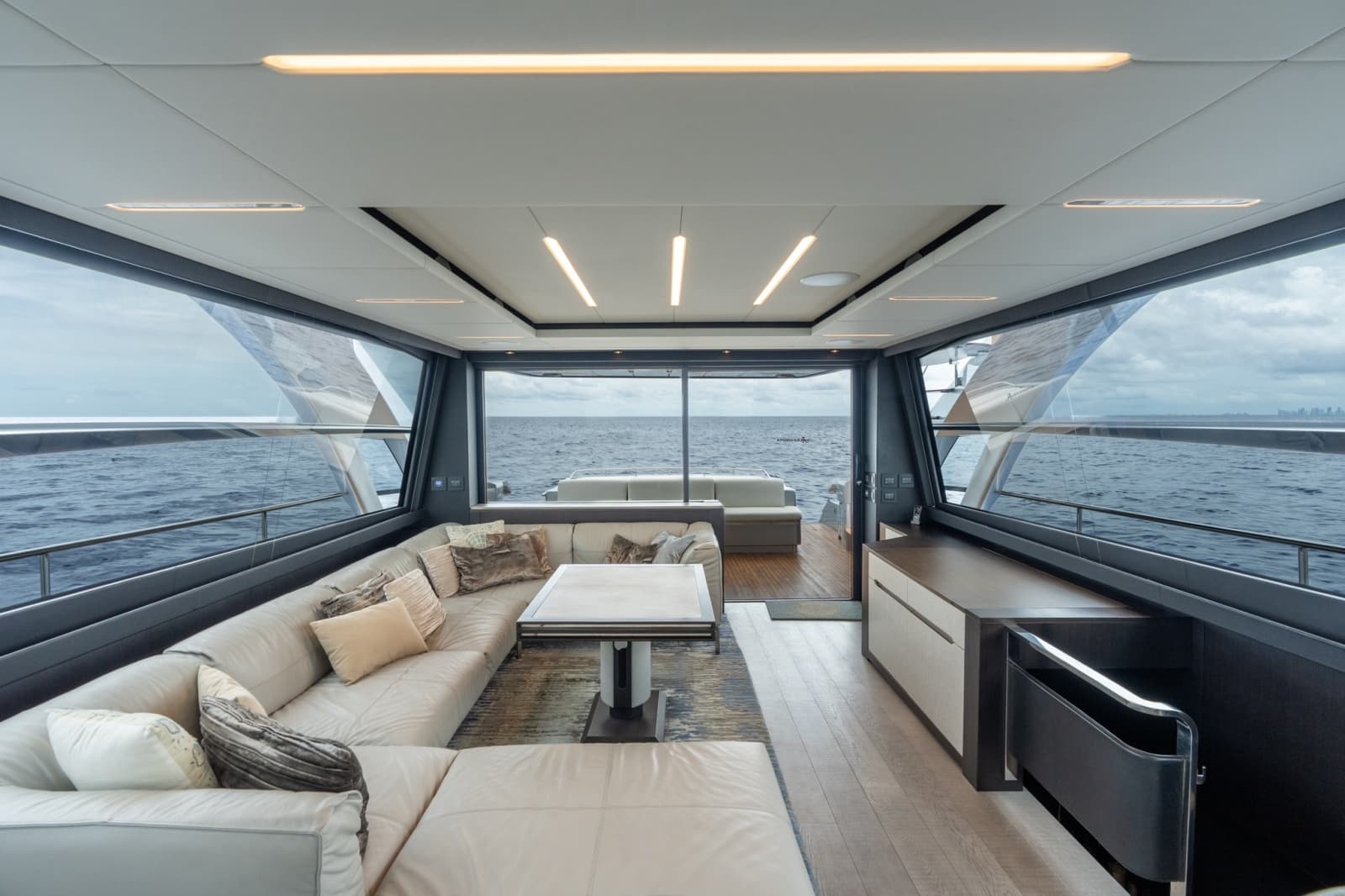 2020 Pershing 8X
