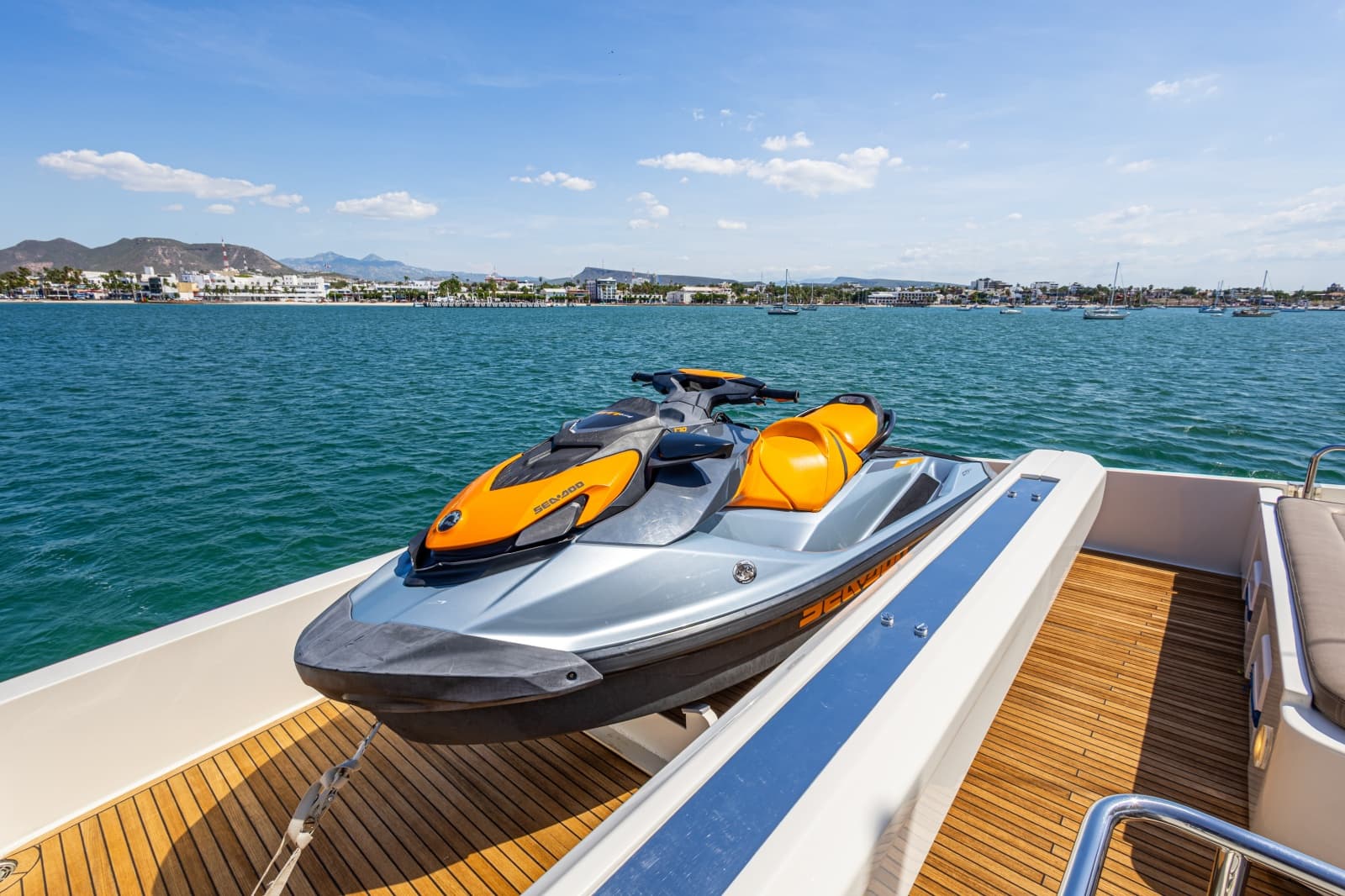 2013 Ferretti Yachts F800