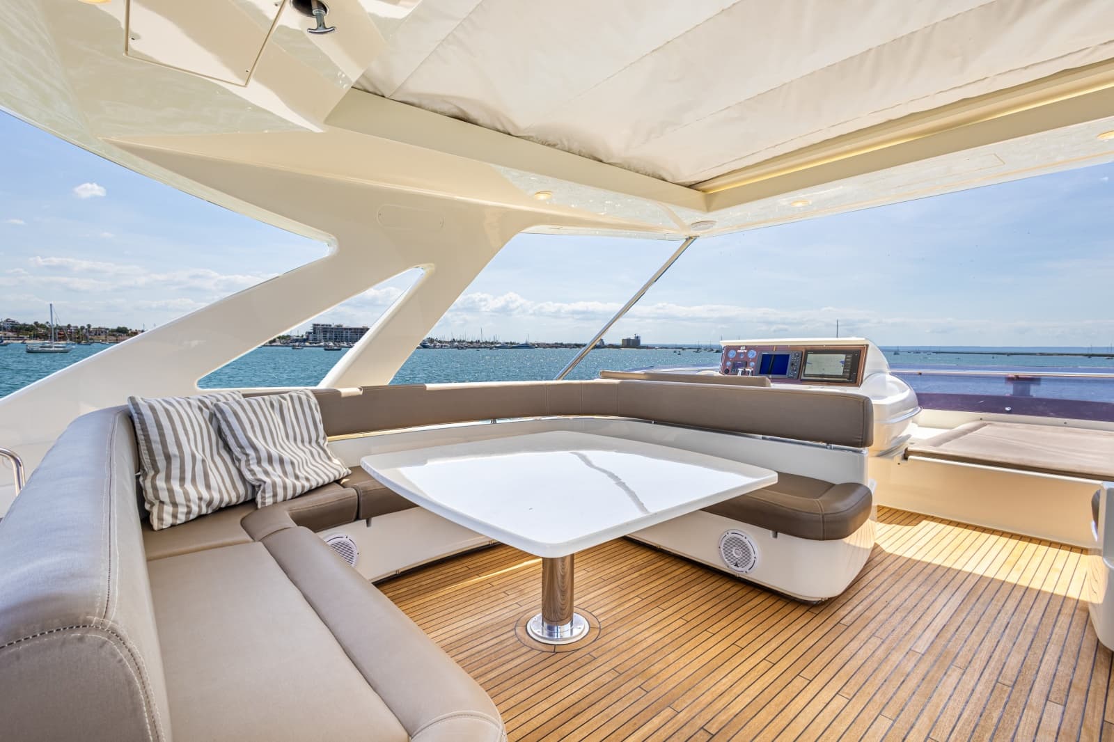 2013 Ferretti Yachts F800
