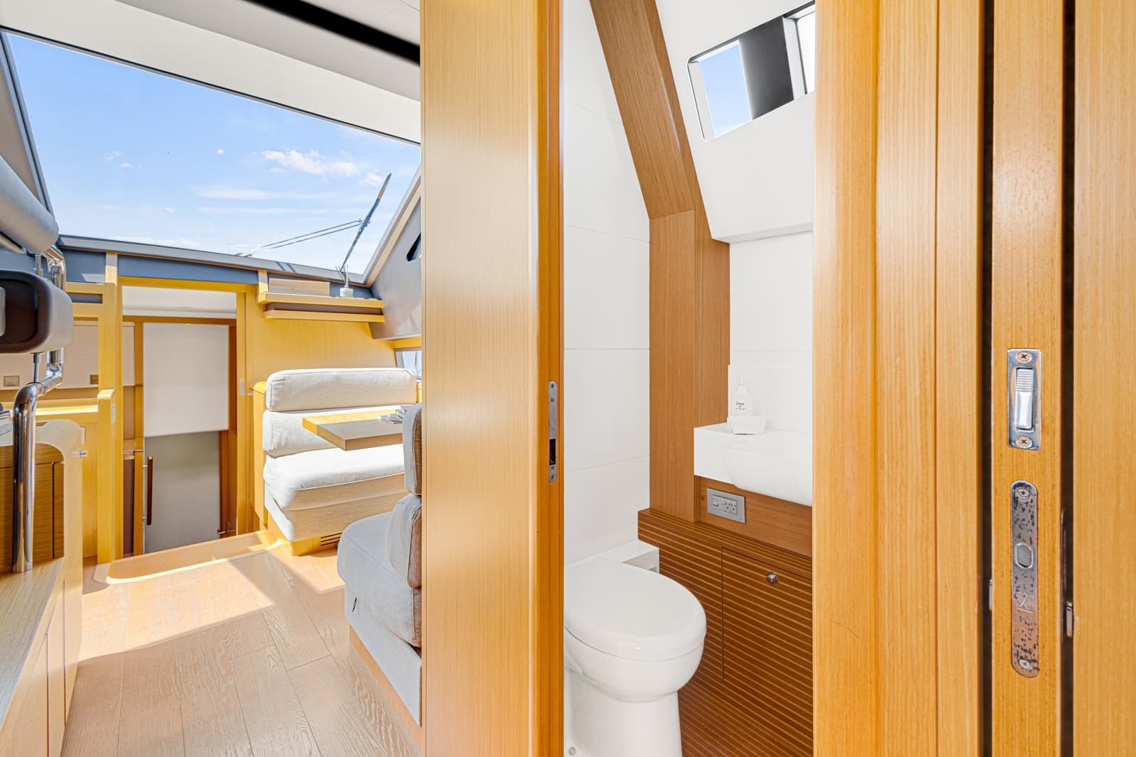 2013 Ferretti Yachts F800