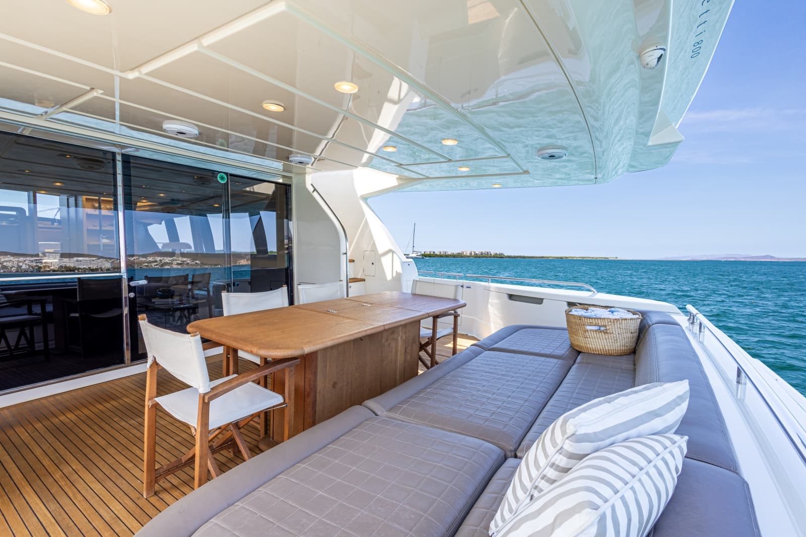 2013 Ferretti Yachts F800