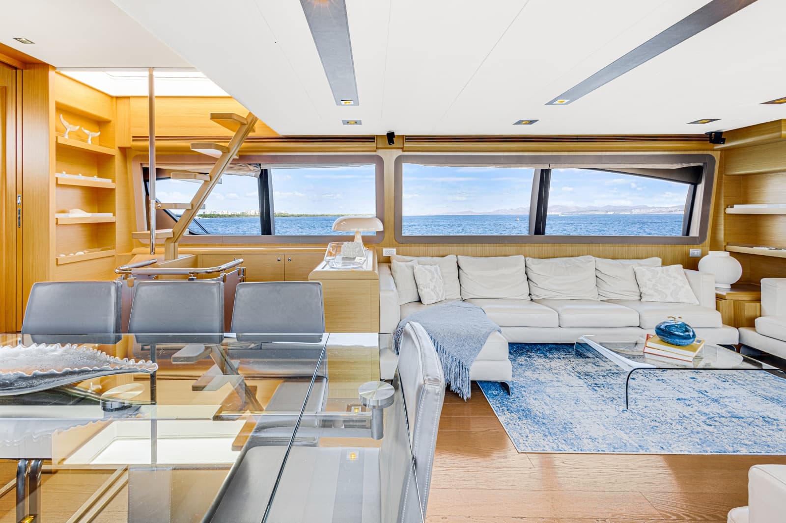 2013 Ferretti Yachts F800