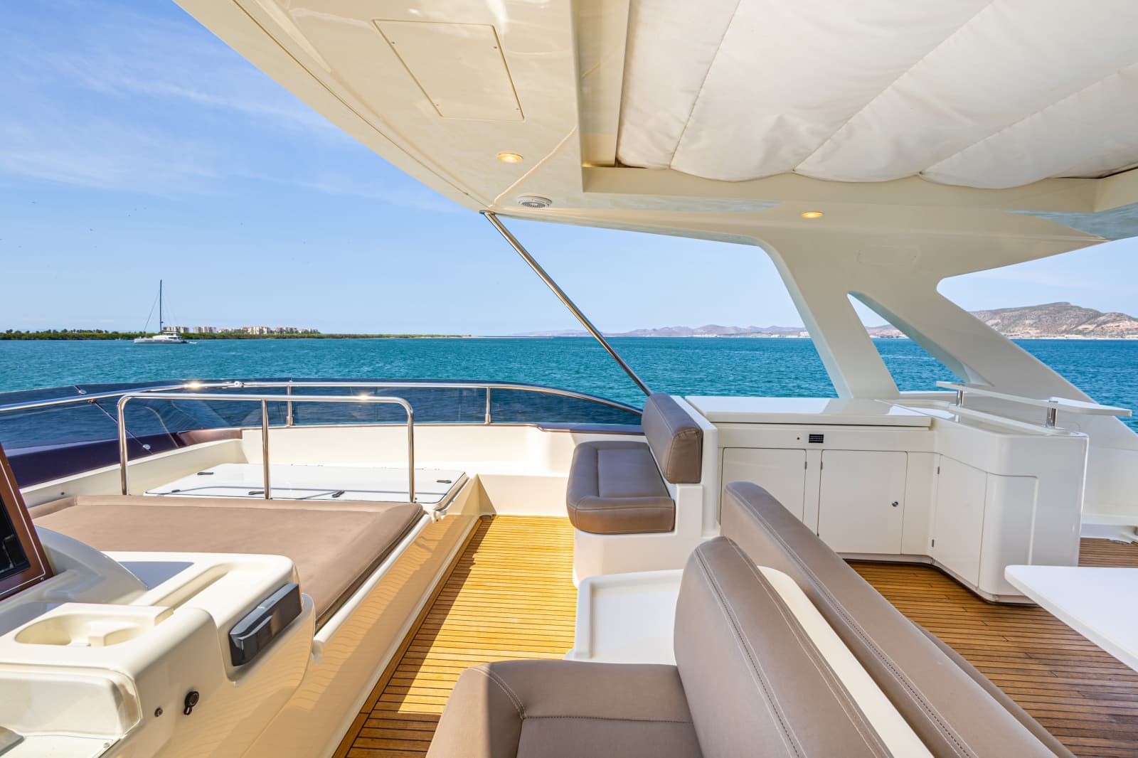 2013 Ferretti Yachts F800