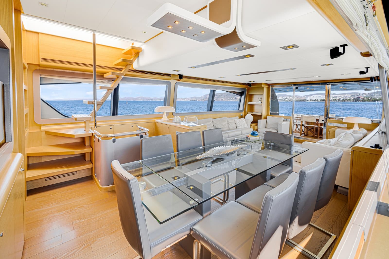 2013 Ferretti Yachts F800