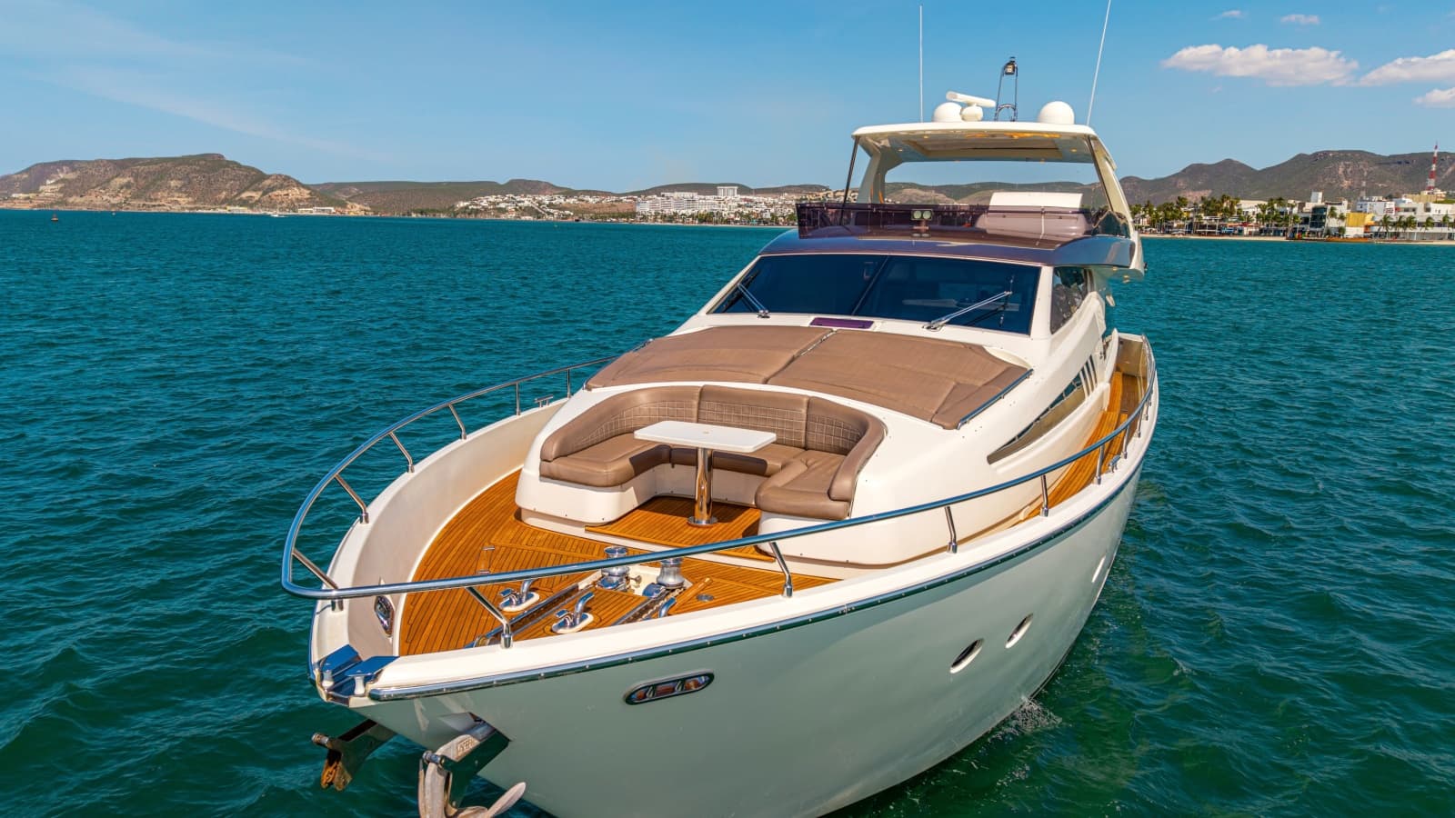 2013 Ferretti Yachts F800