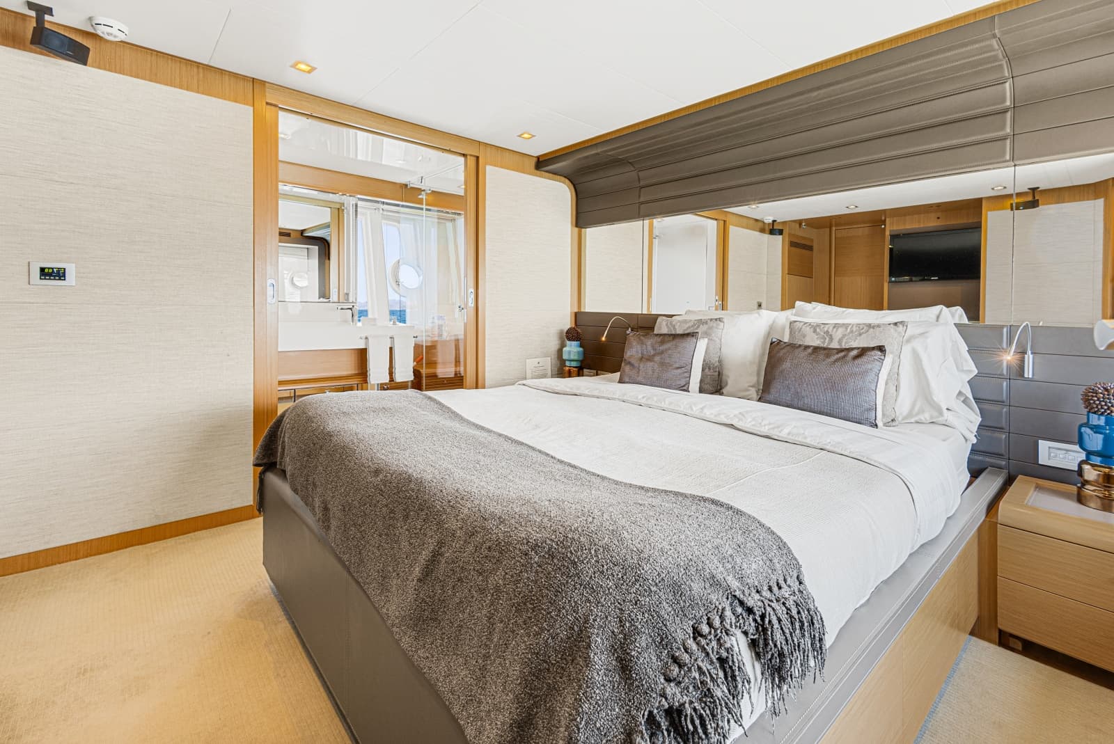 2013 Ferretti Yachts F800