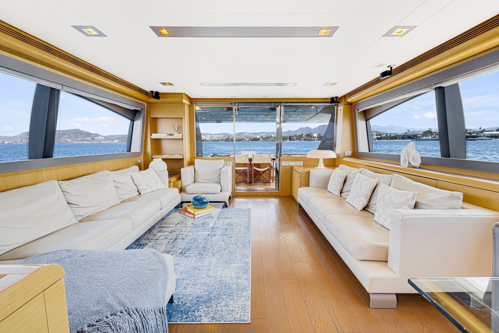 2013 Ferretti Yachts F800