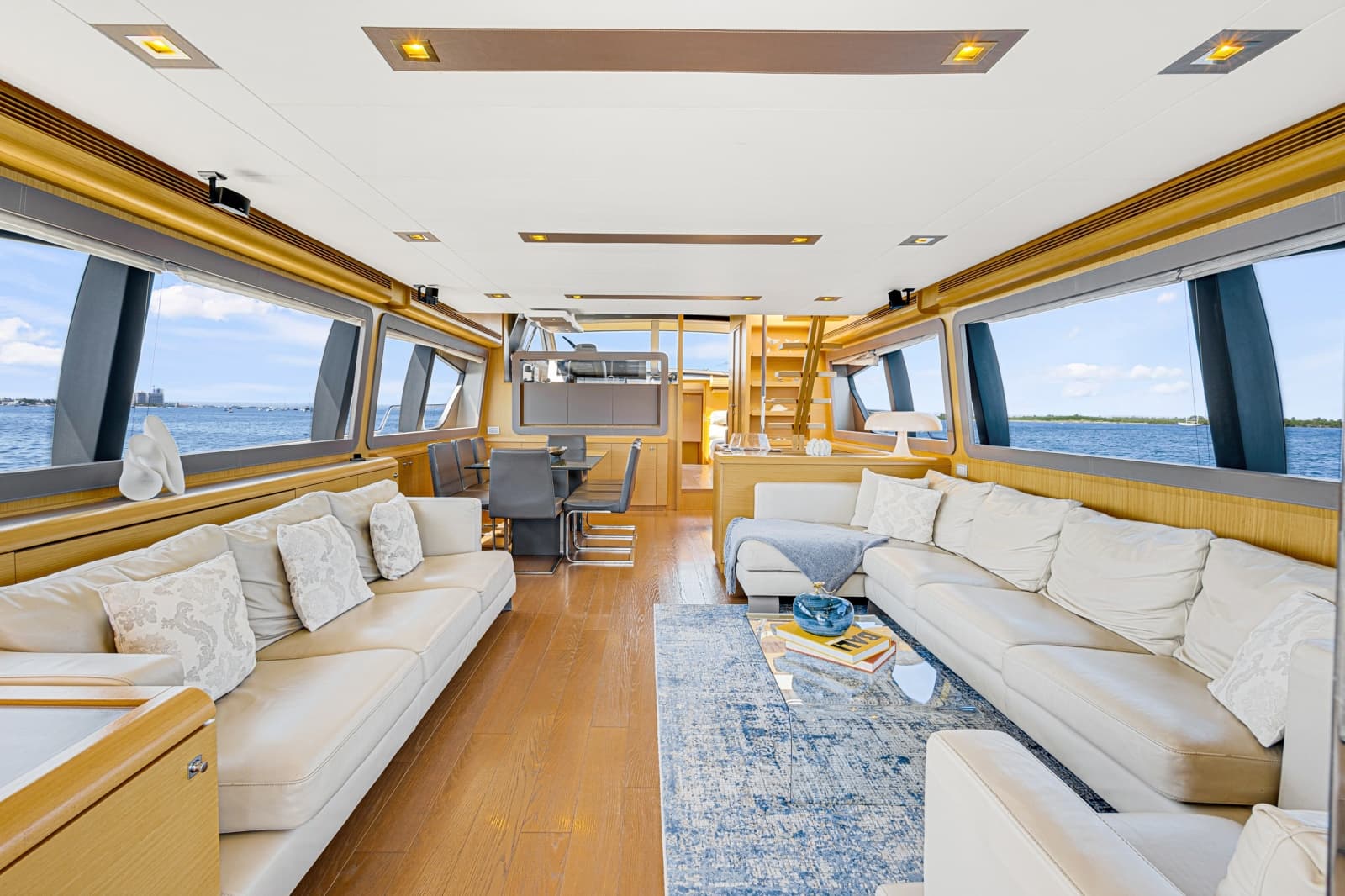 2013 Ferretti Yachts F800