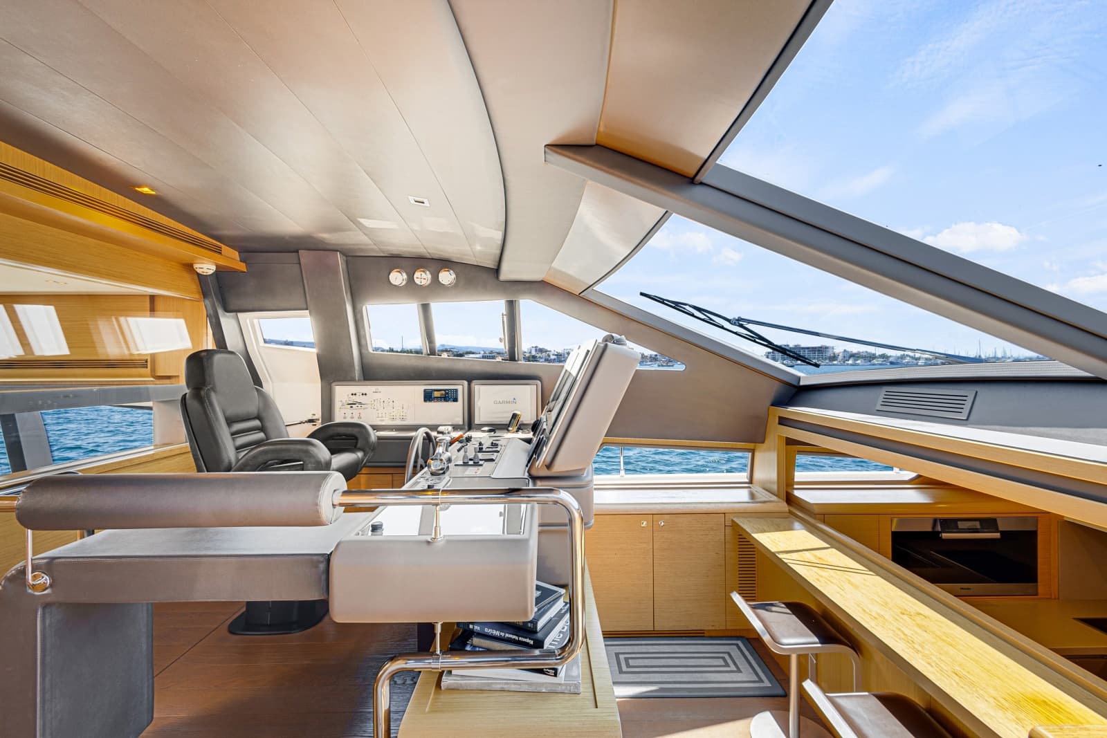 2013 Ferretti Yachts F800