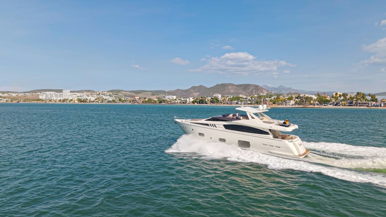 2013 Ferretti Yachts F800