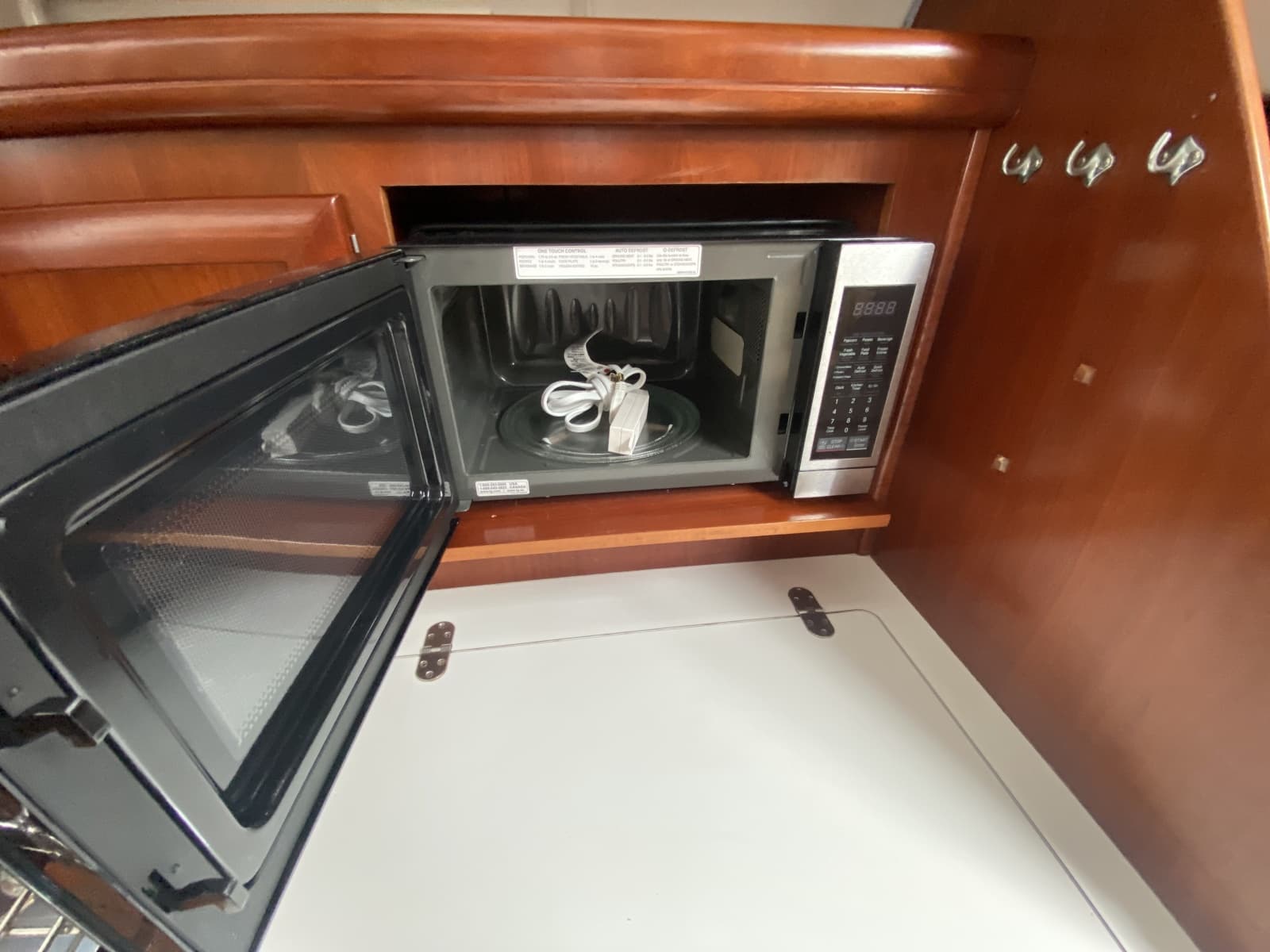 2004 Beneteau 373