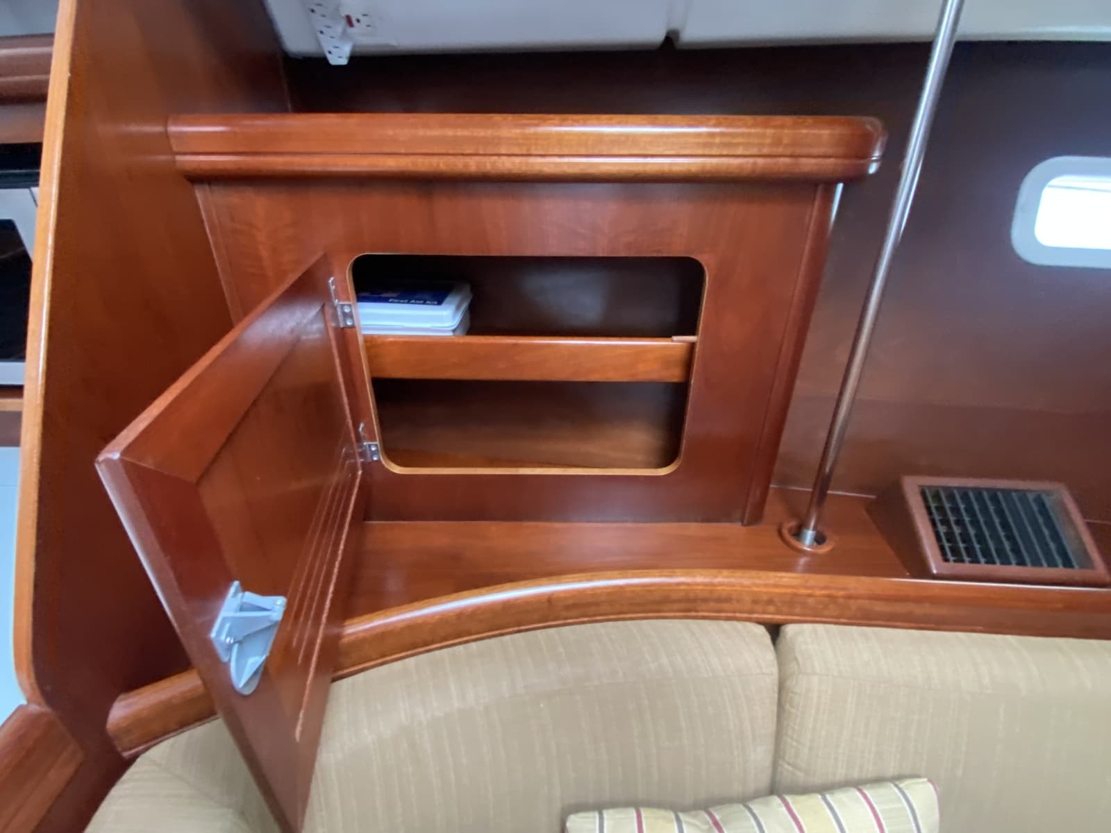 2004 Beneteau 373