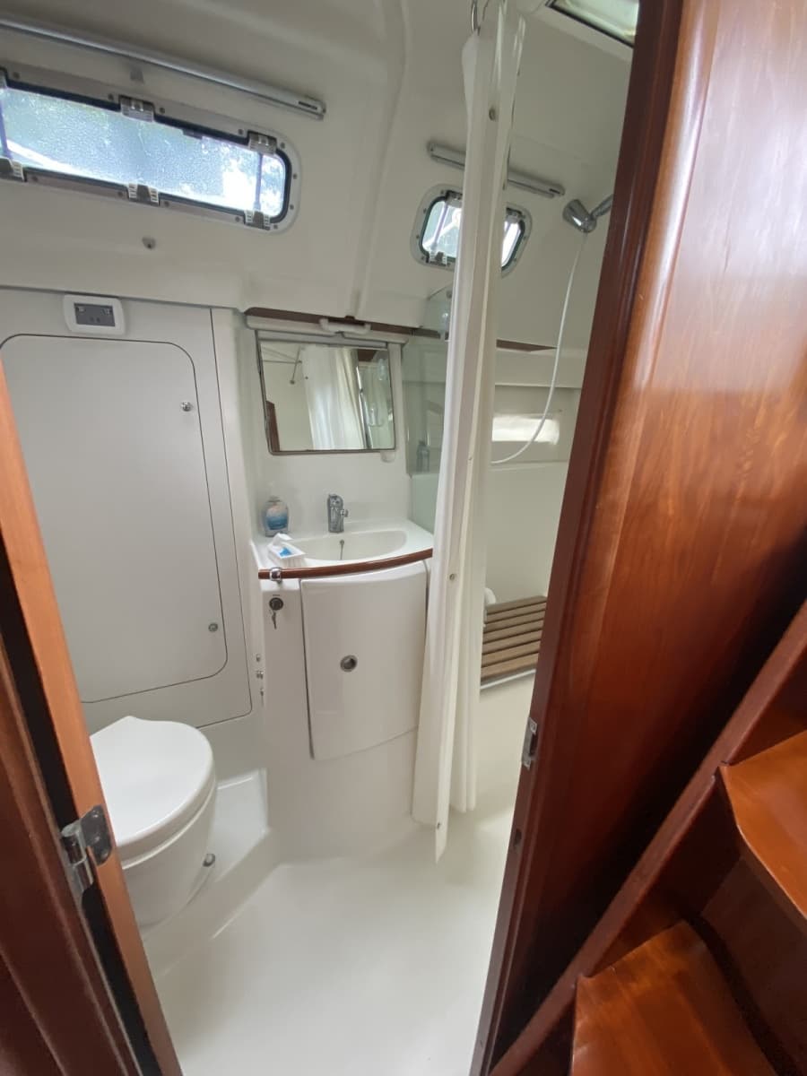2004 Beneteau 373