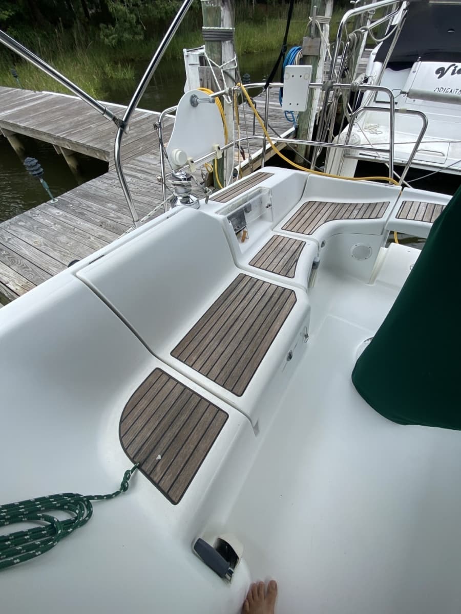 2004 Beneteau 373