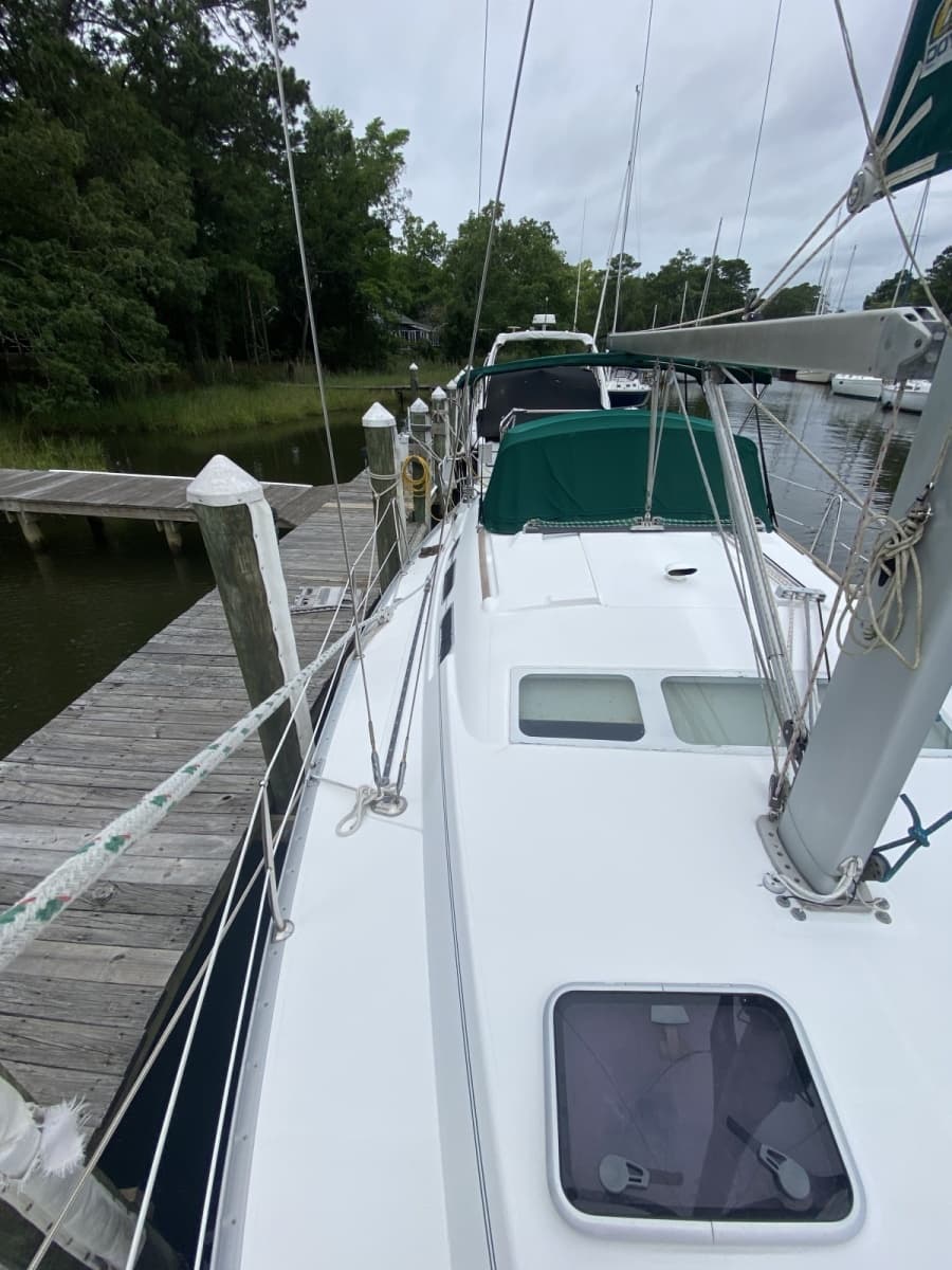2004 Beneteau 373