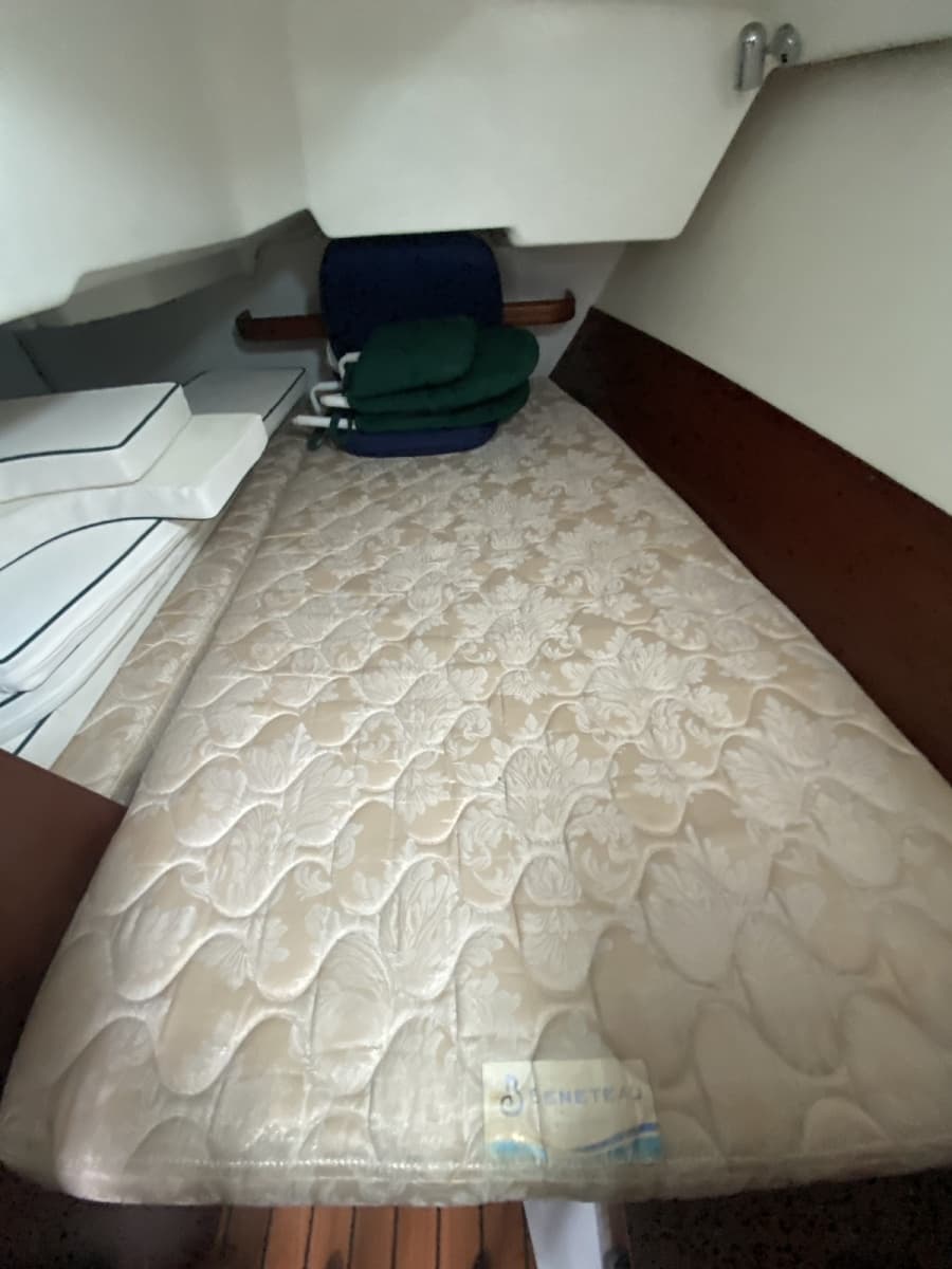 2004 Beneteau 373