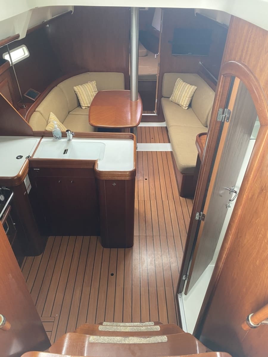 2004 Beneteau 373