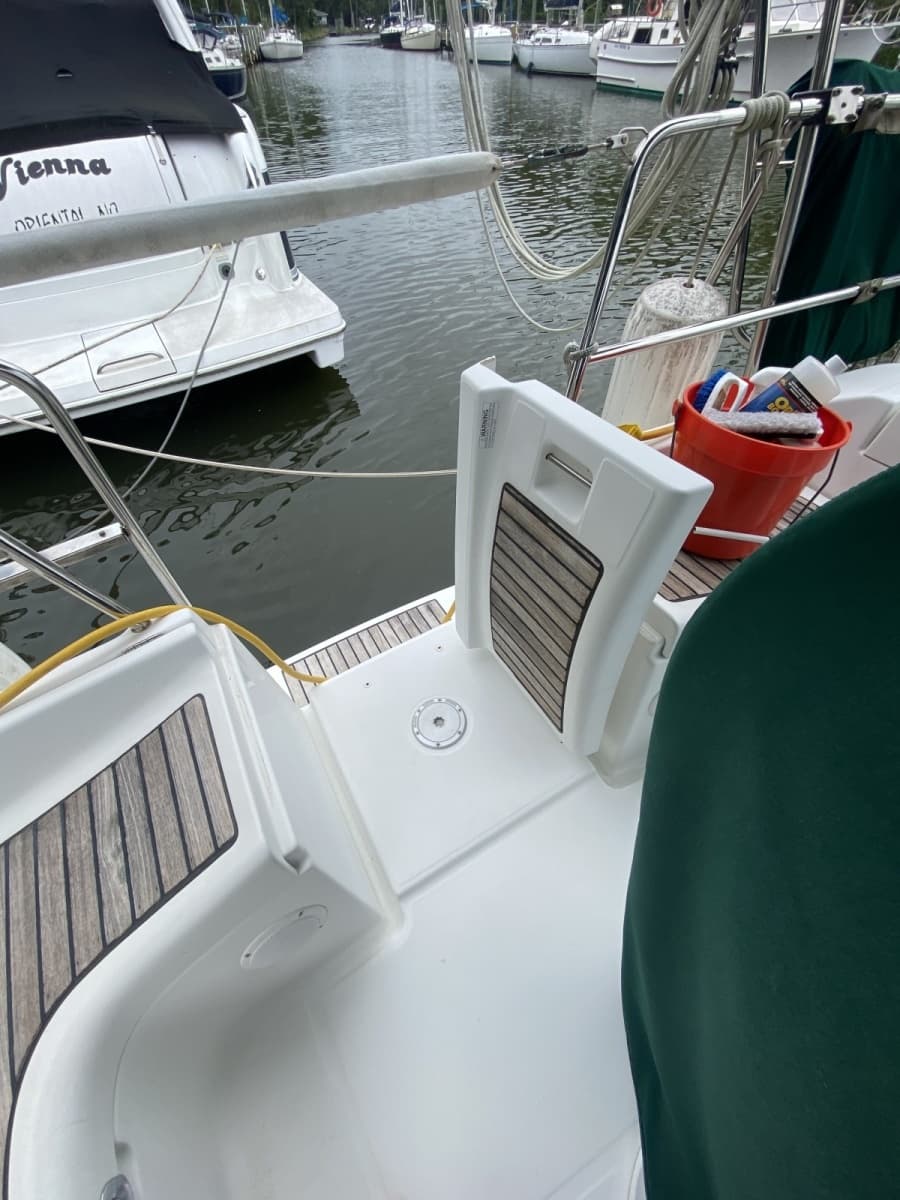 2004 Beneteau 373