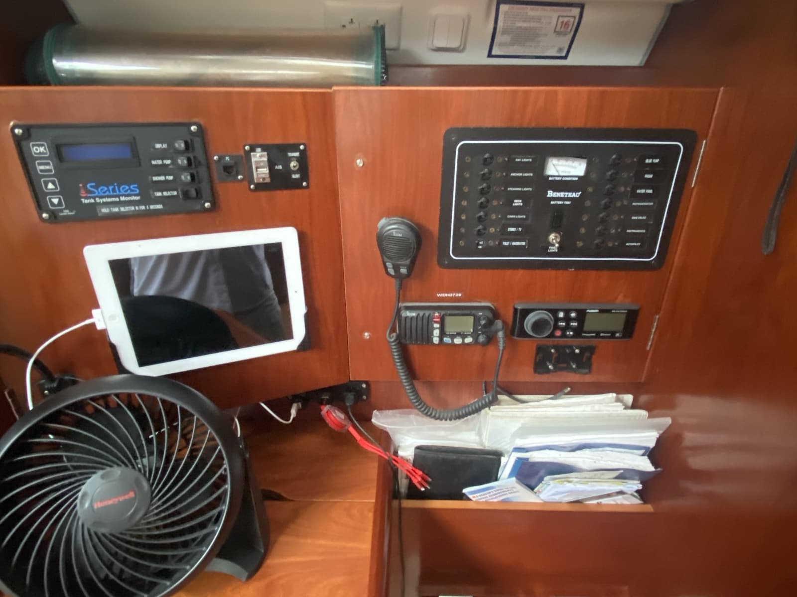 2004 Beneteau 373