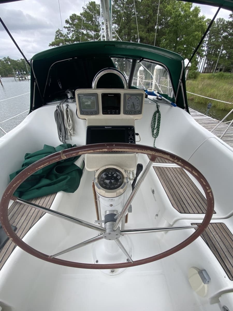 2004 Beneteau 373