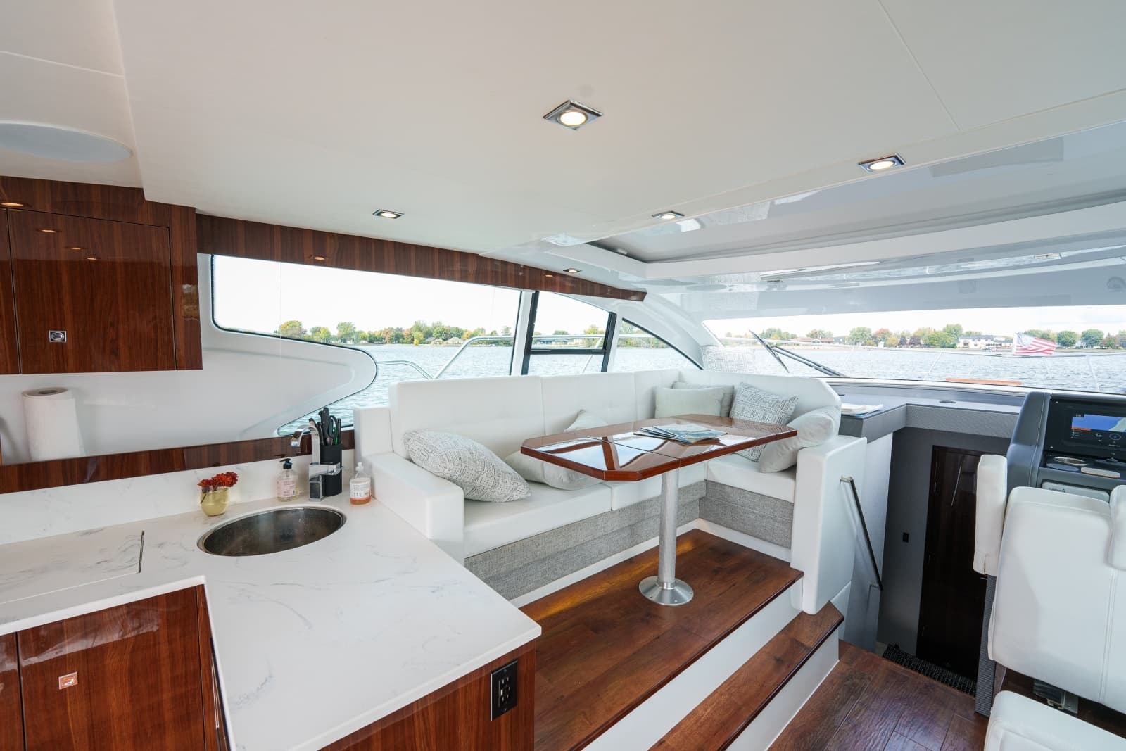 2023 Cruisers Yachts 