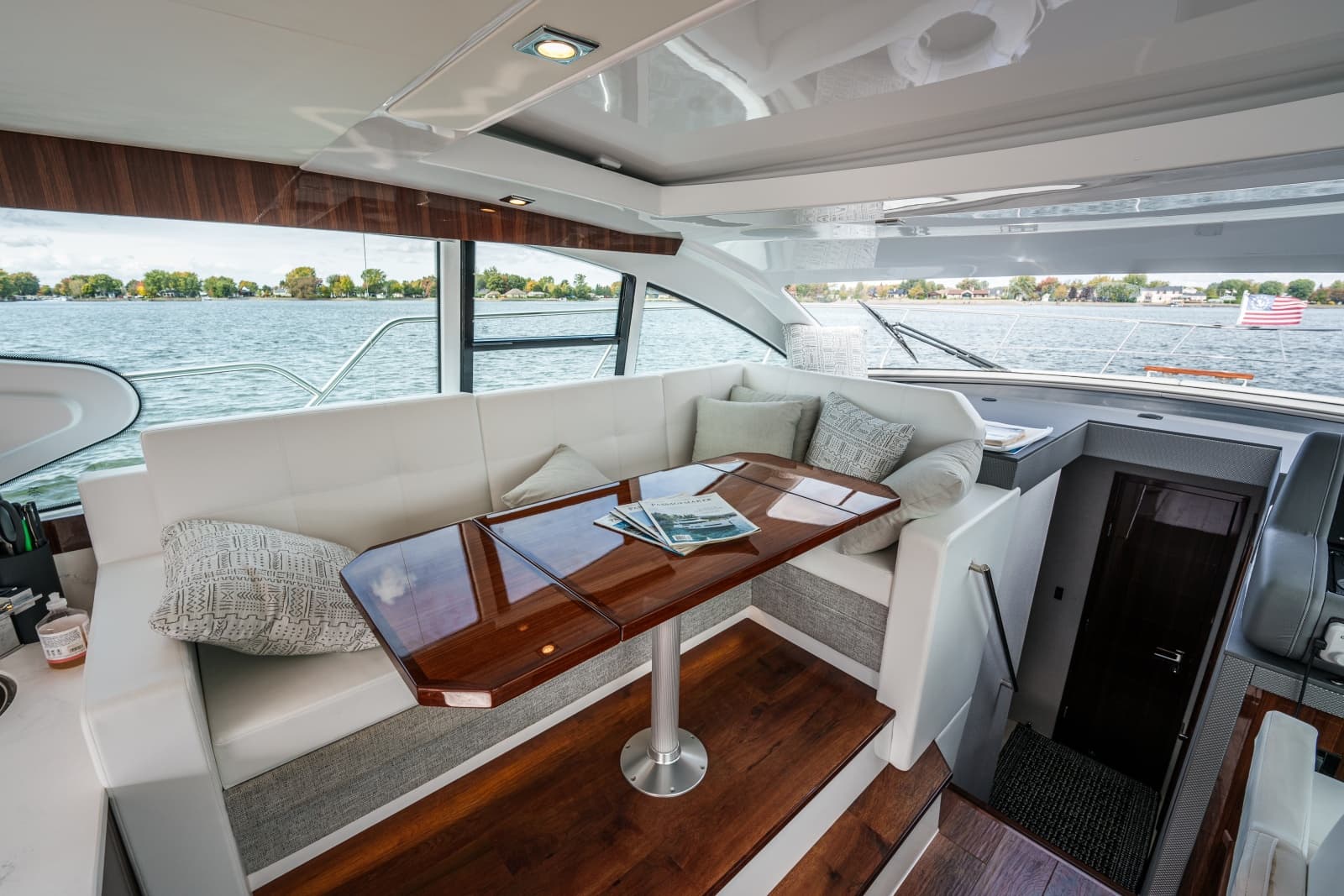 2023 Cruisers Yachts 