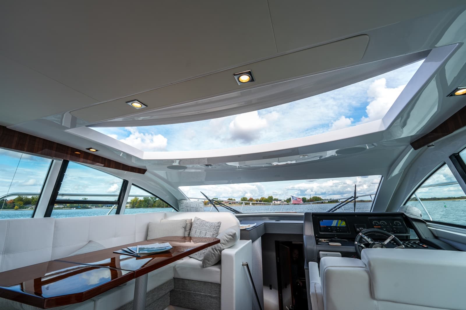 2023 Cruisers Yachts 