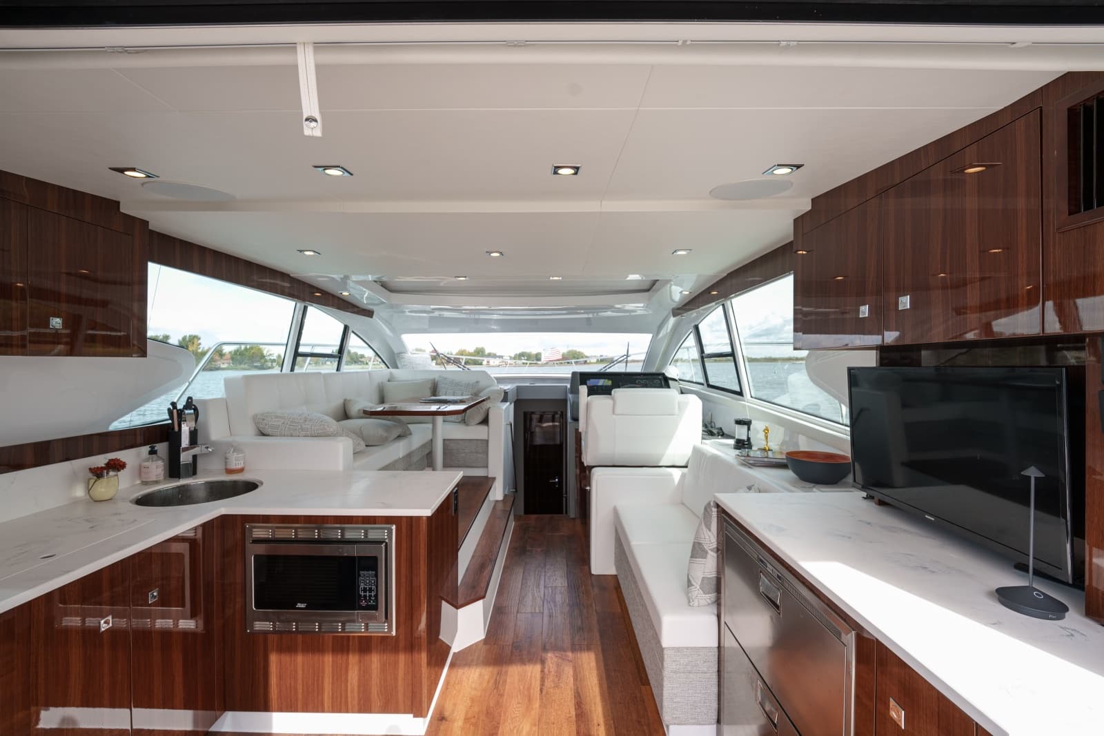 2023 Cruisers Yachts 