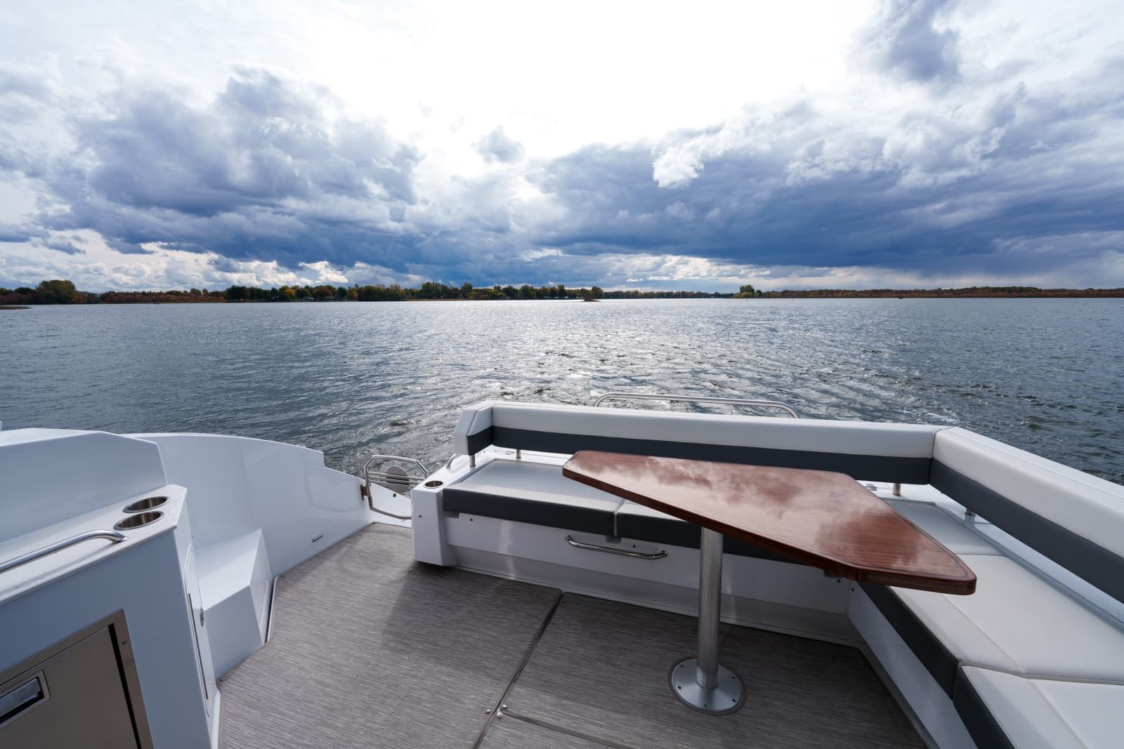 2023 Cruisers Yachts 