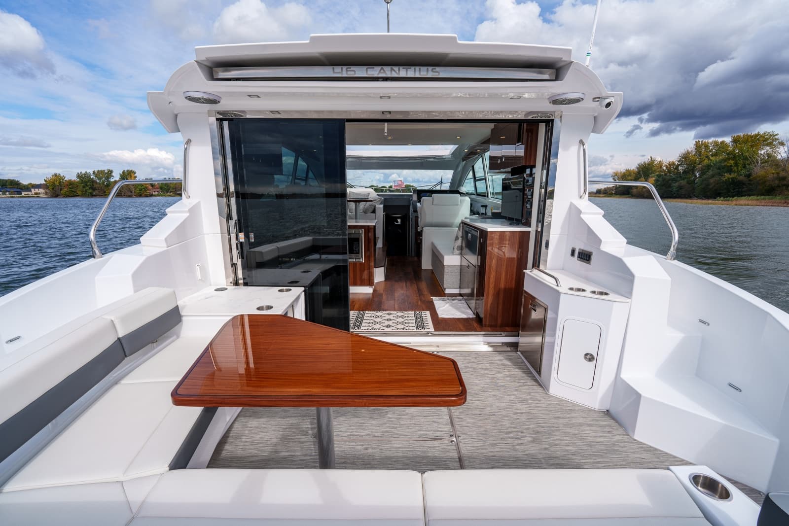 2023 Cruisers Yachts 