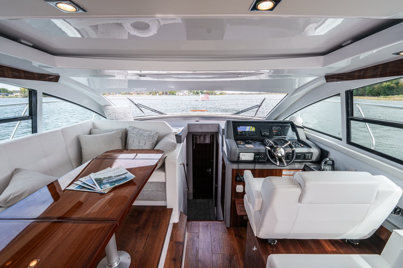 2023 Cruisers Yachts 