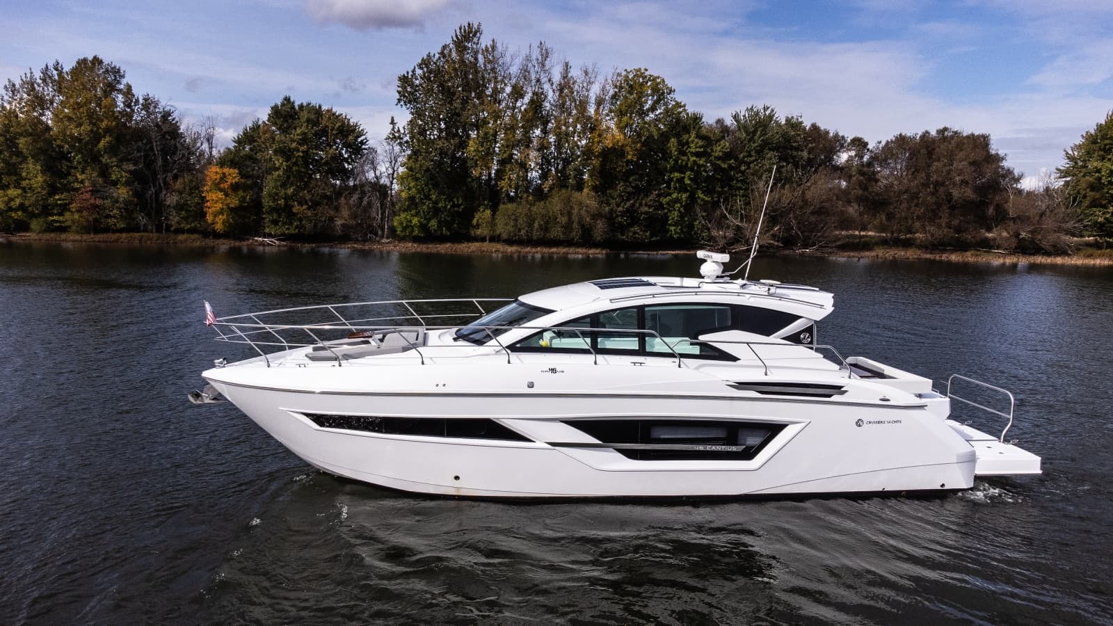 2023 Cruisers Yachts 